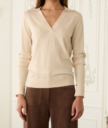 Cream V-neck sweater for women – cozy knit pullover with relaxed fit, perfect for fall and winter layering