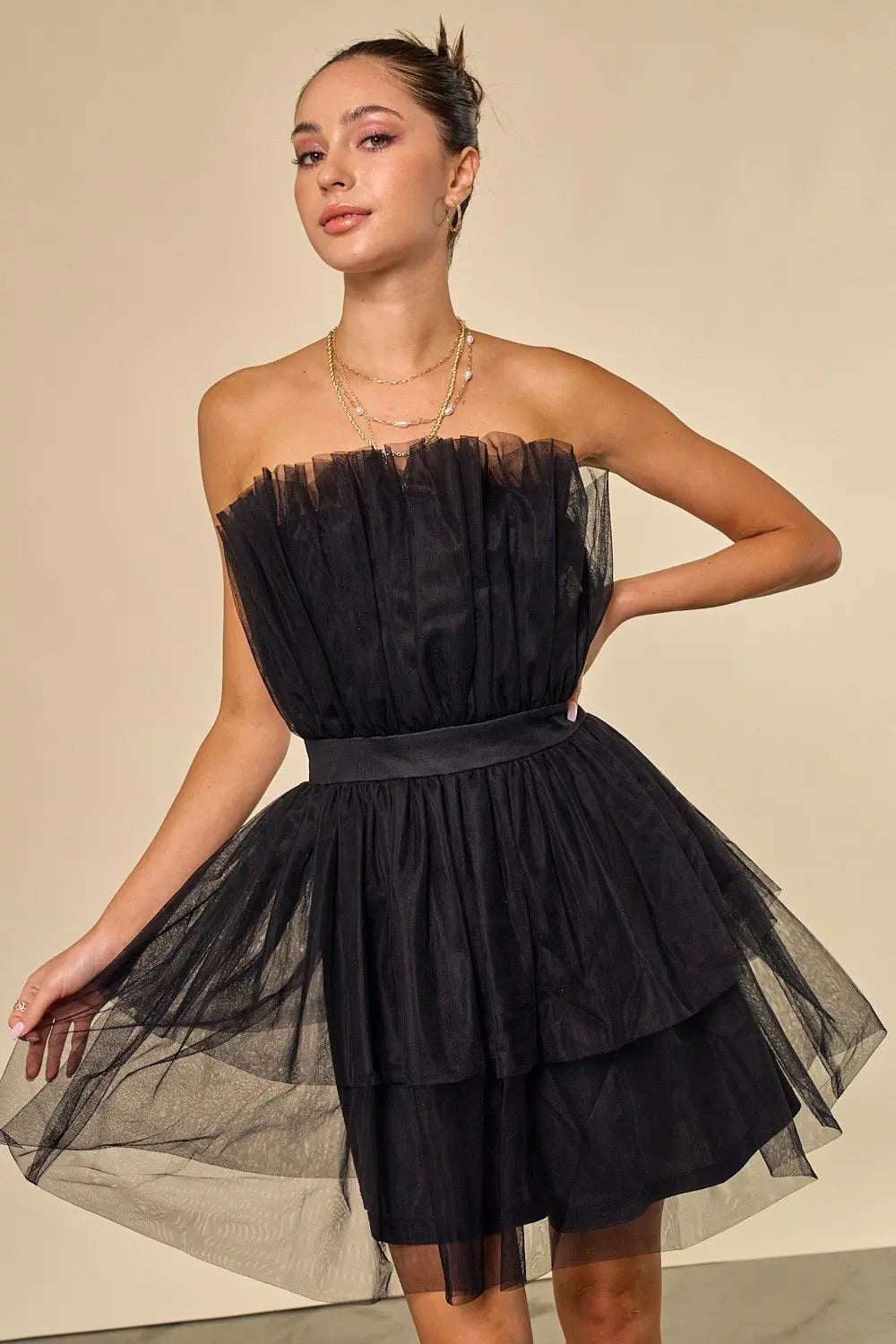 black strapless tulle dress Puffy Midi Customized / Black A corset bodice balances the softness of the puffy tulle skirt Black Tulle A-line Strapless Wedding