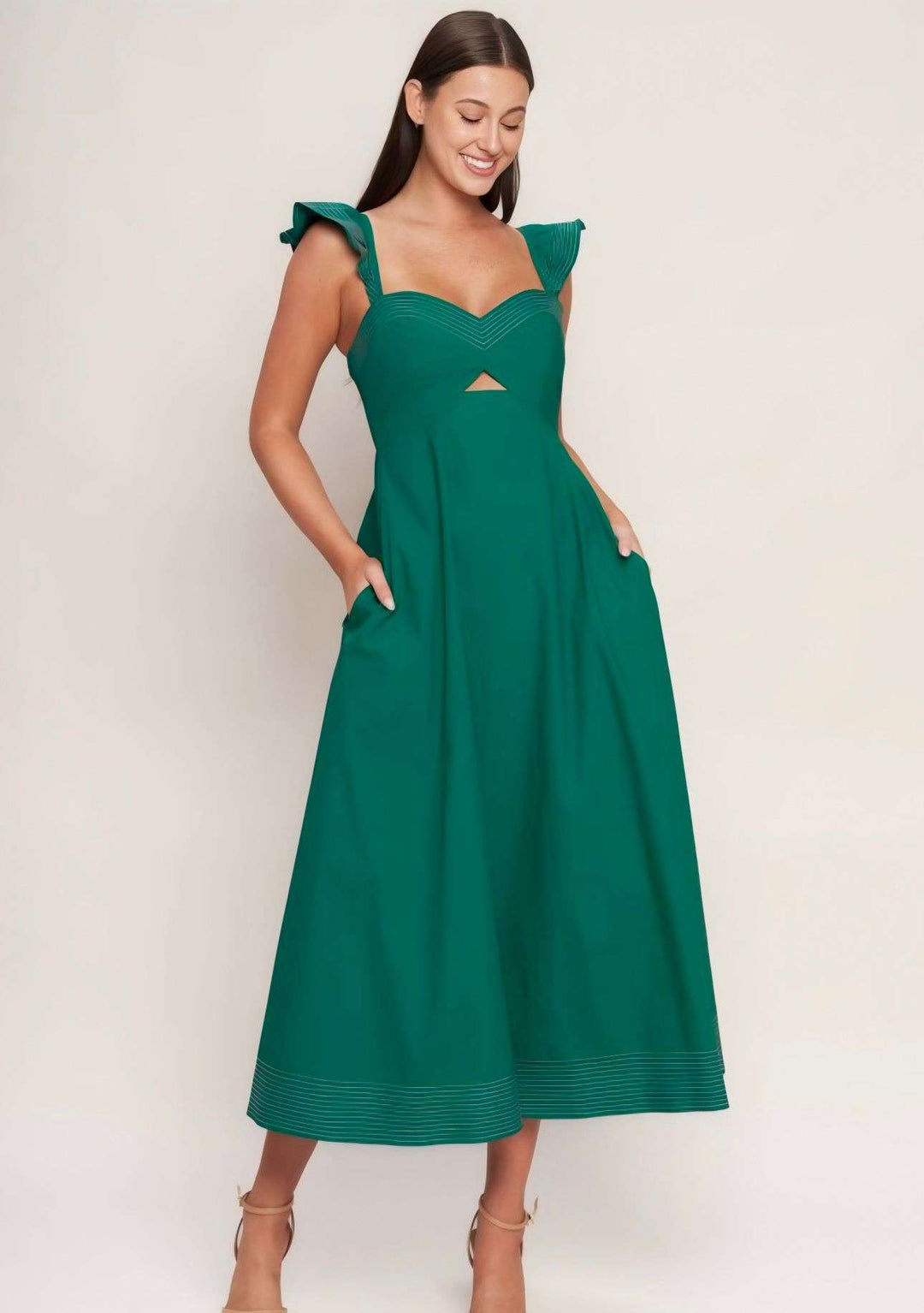 Elegant green sweetheart neck dress for women perfect for date nights, or evening wear.