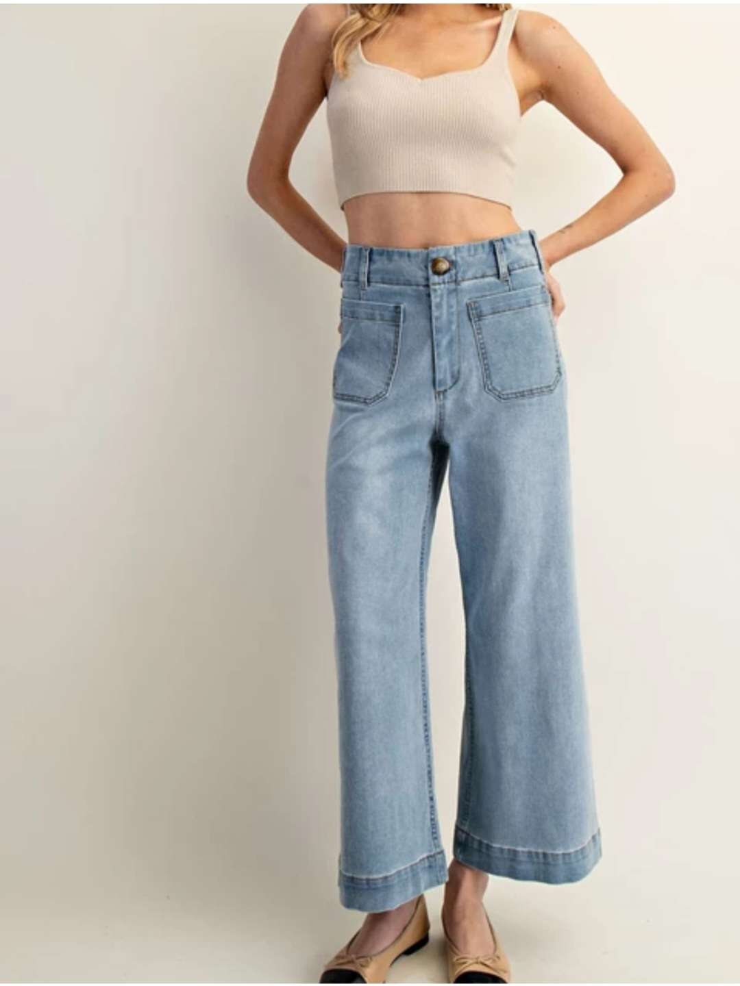 High-waisted wide leg pocket jeans in light wash denim