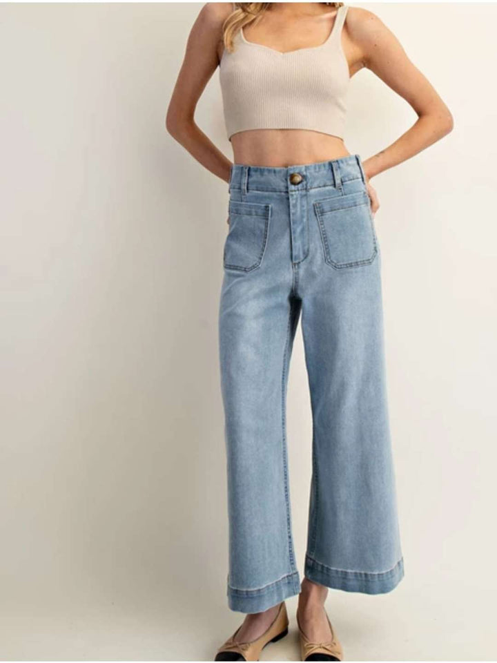 High-waisted wide leg pocket jeans in light wash denim