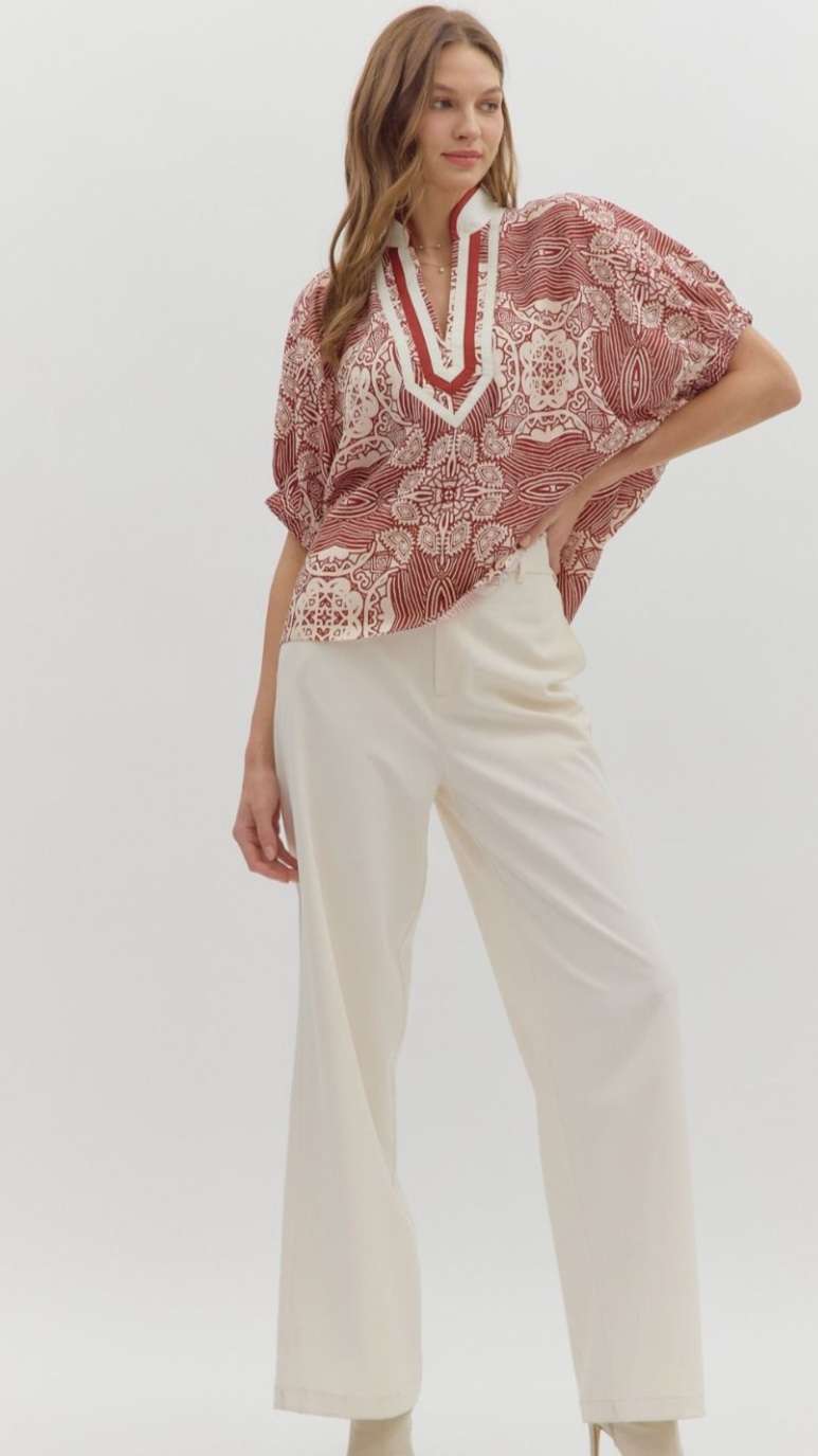 Women's rust print top with short sleeves and relaxed fit