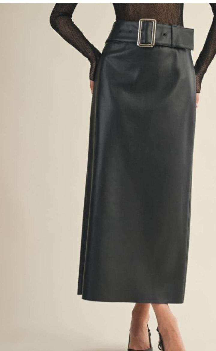 High-waisted black faux leather maxi skirt with back slit – sleek pleather skirt for women's fall fashion