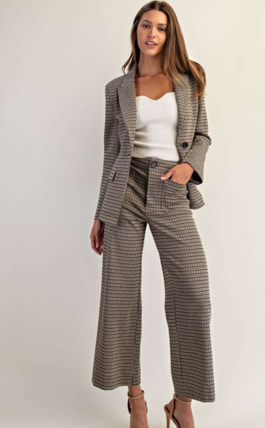 Women's brown houndstooth pants with high waist and tailored fit