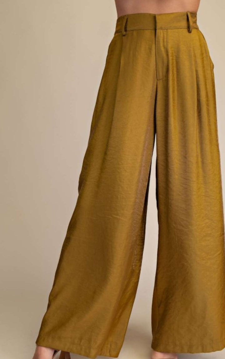 Mustard wide-leg high-rise pants with structured waistband and flowing silhouette – stylish wardrobe staple for modern women