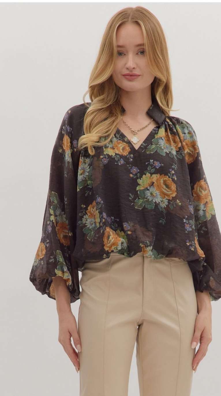 Women’s floral print puff sleeve top with V-neckline and bubble hem in lightweight fabric.