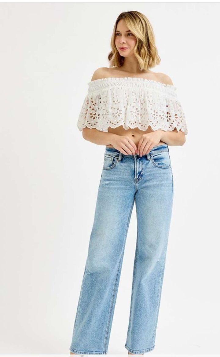 Low rise wide leg jeans for women in light blue denim, featuring relaxed fit and casual street style look.
