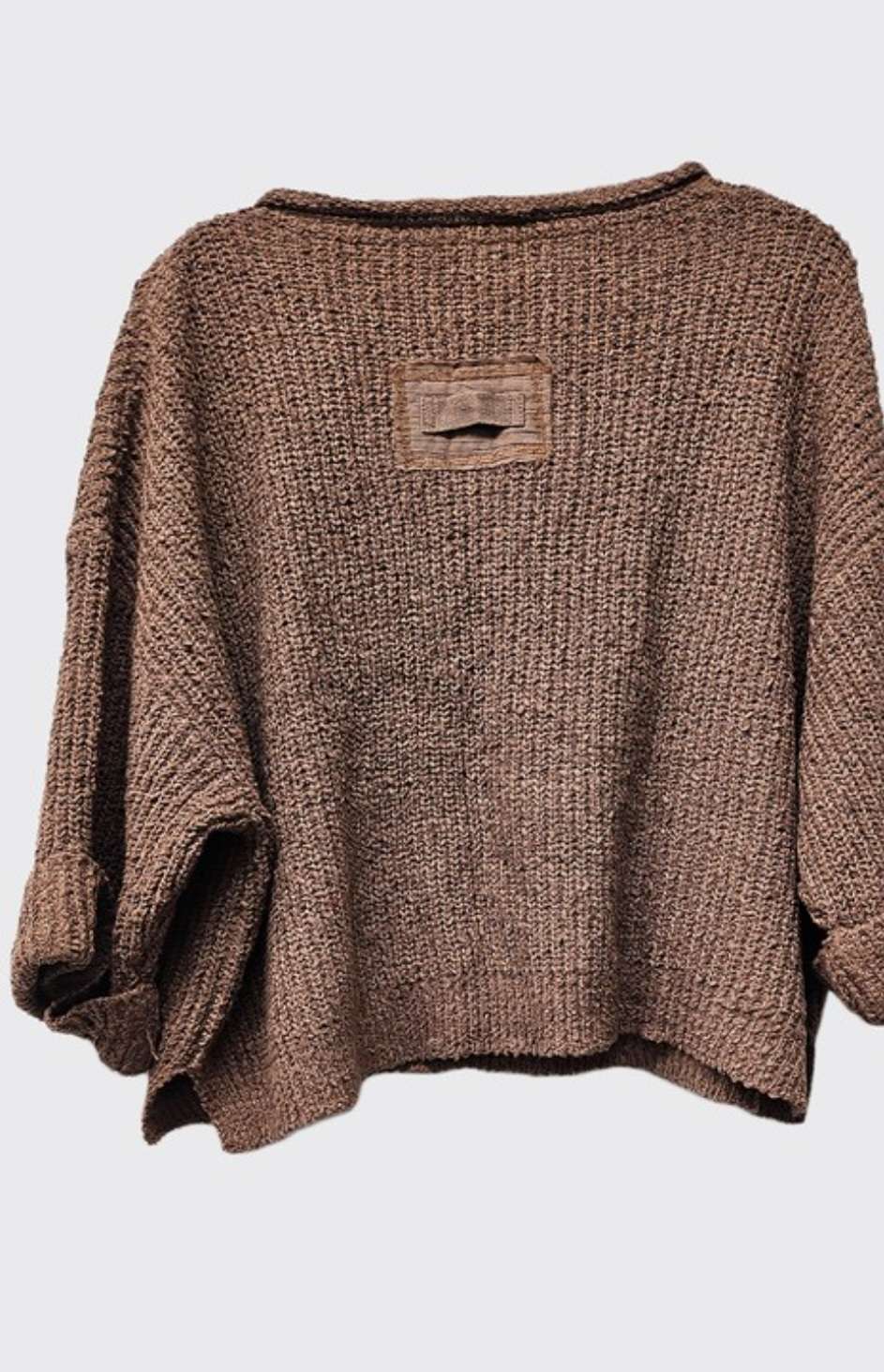 Stylish brown cropped sweater for women – soft knit top perfect for casual and fall outfits.