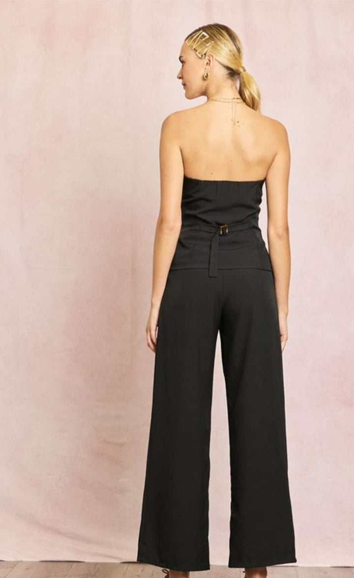 Elegant strapless button vest for women – chic tailored top with front button closure.