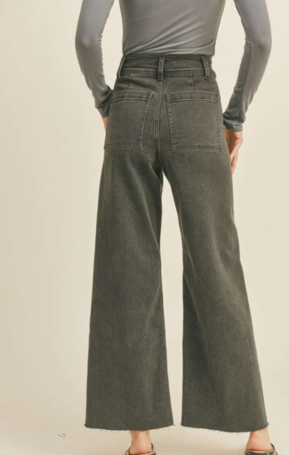 High-waisted washed black wide leg jeans for women – trendy relaxed denim pants for everyday wear