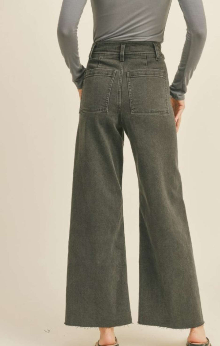 High-waisted washed black wide leg jeans for women – trendy relaxed denim pants for everyday wear